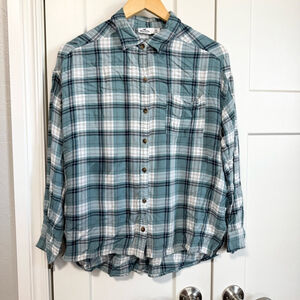Hollister plaid light weight flannel green black long sleeve size xs